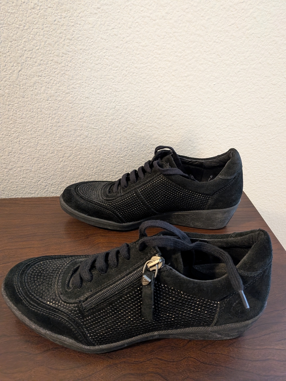 Black Suede Studded Zipper Sneaker Hovercraft Gommus EU 38 Or Us 7.5